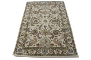 Traditional Cream 4X6 Agra Oriental Rug