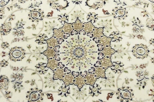 Cream Floral 4X6 Indo-Nain Oriental Rug